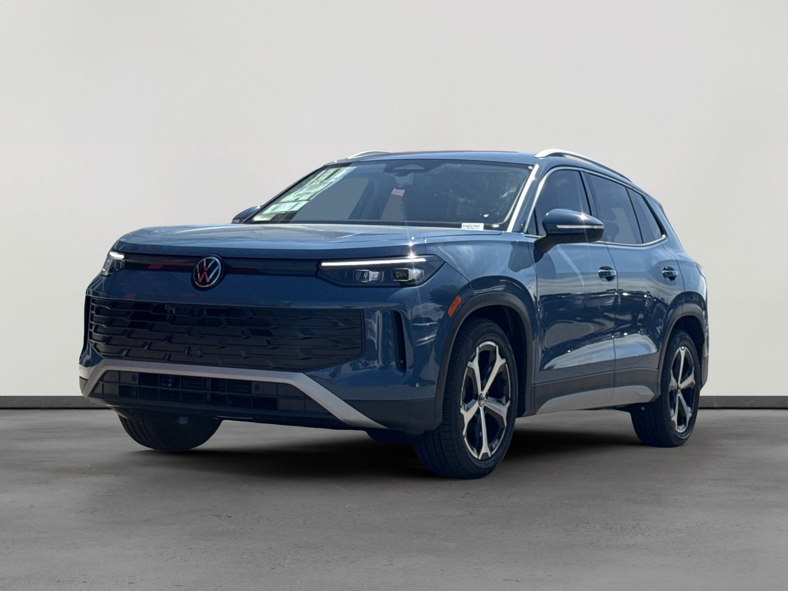 2026 New Volkswagen Tiguan image 1