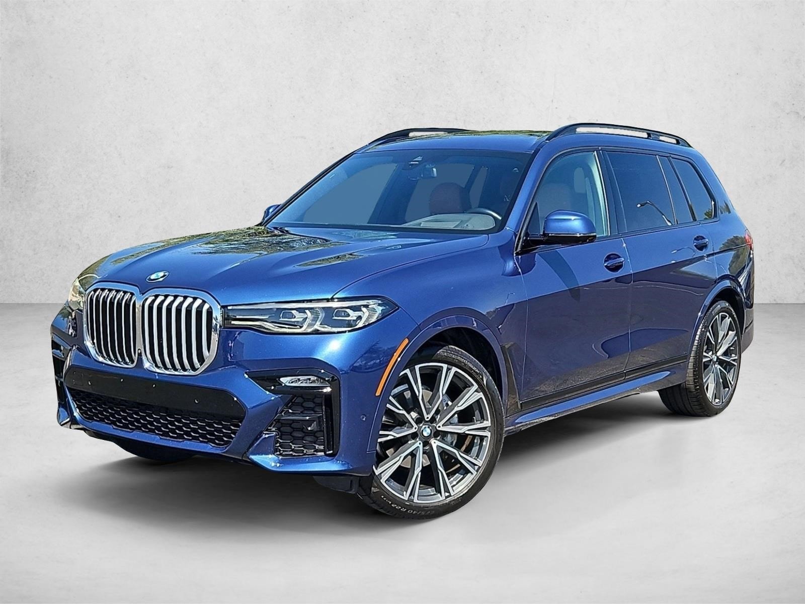 2022 Used BMW X7 image 1