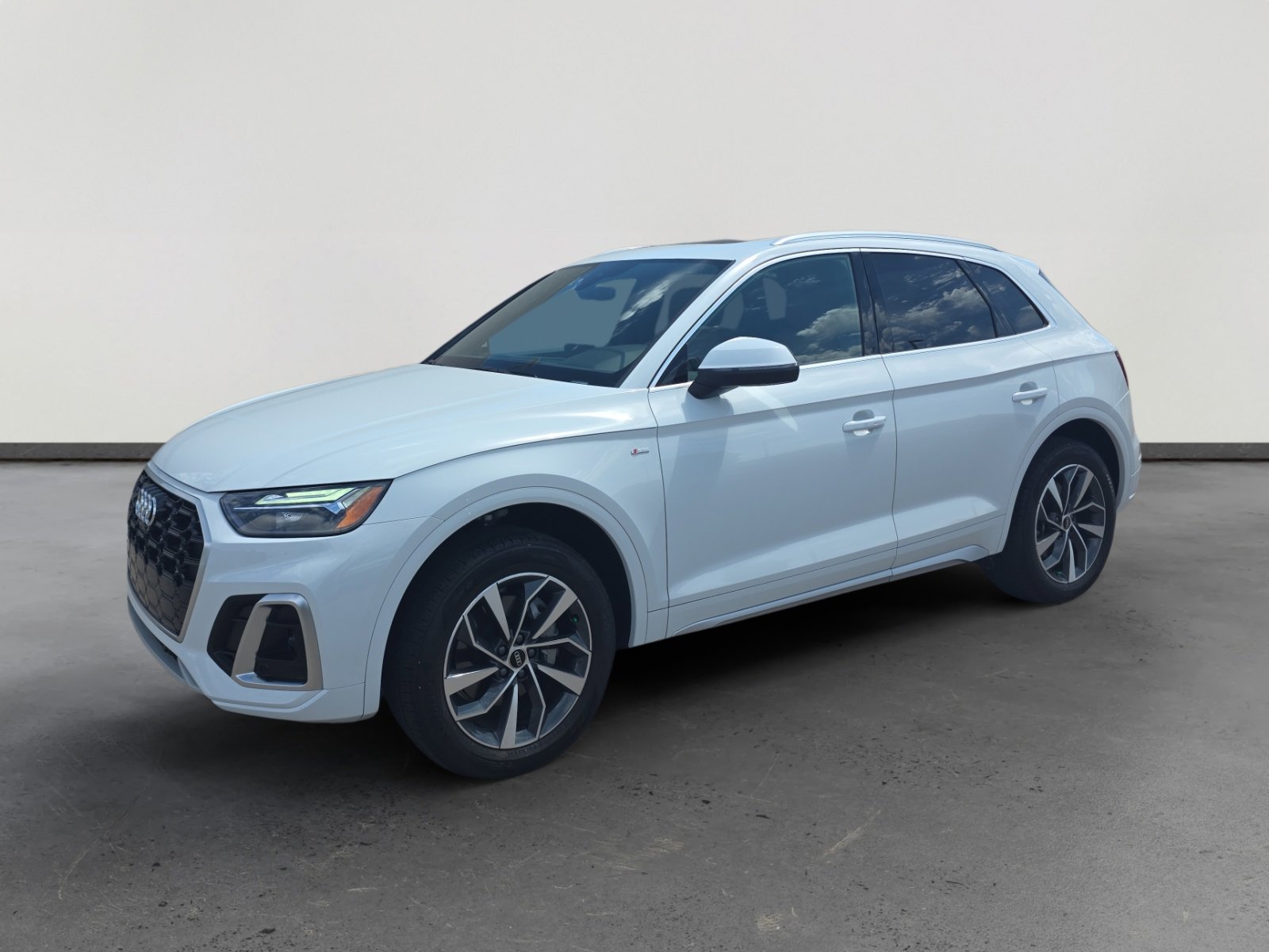 2023 Used Audi Q5 image 1