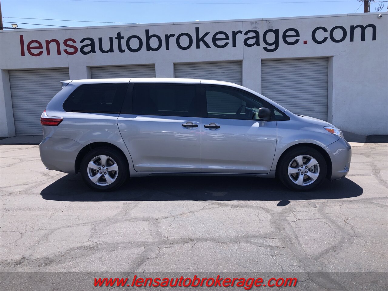 2016 Toyota Sienna L 7-Passenger image 1