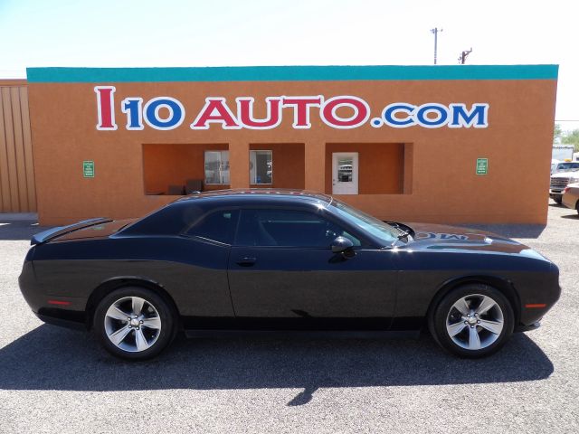 2019 Dodge Challenger SXT COUPE 2D image 1