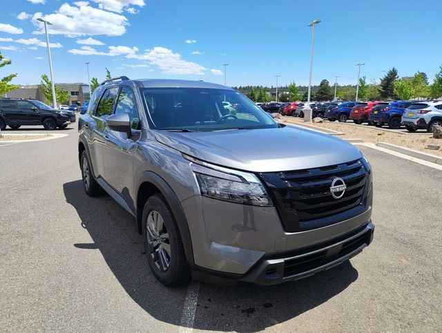 2025 Used Nissan Pathfinder image 1