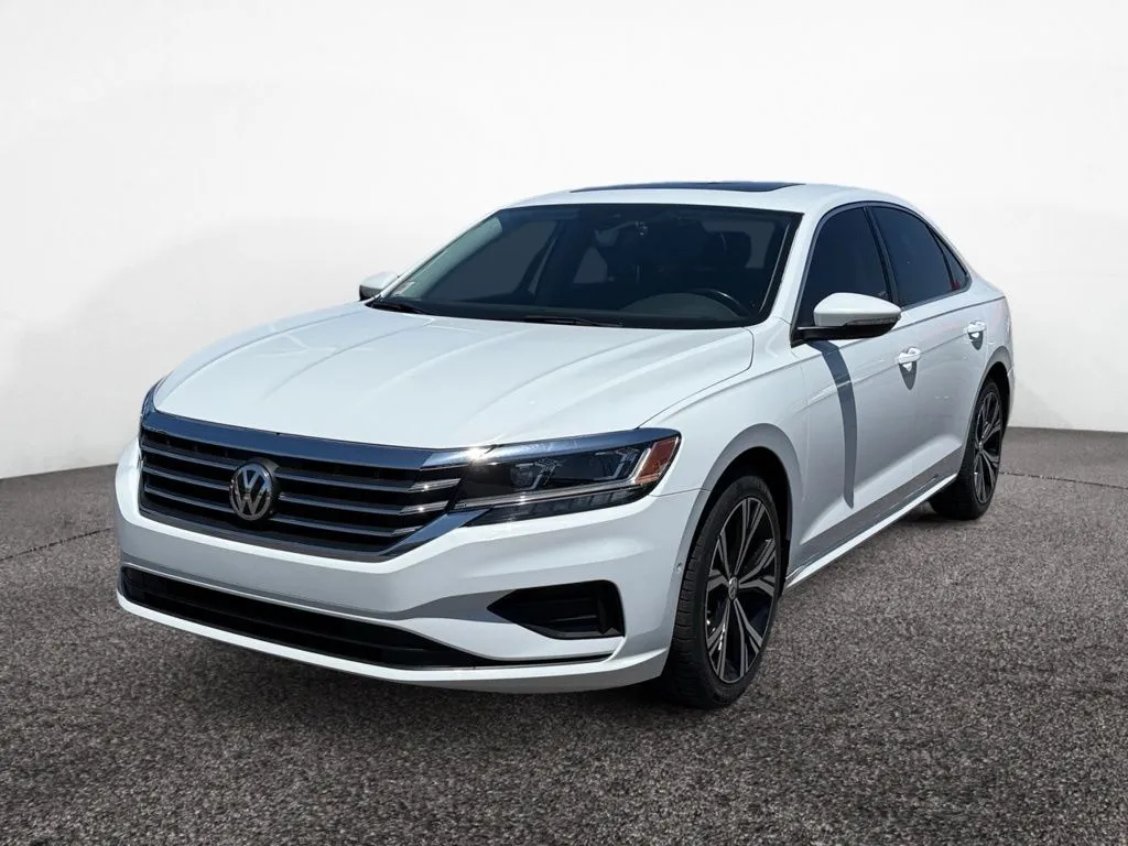 2020 Used Volkswagen Passat image 1
