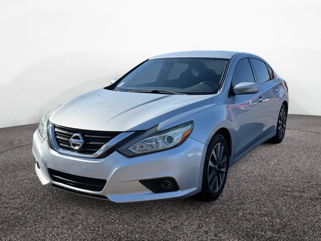 2017 Used Nissan Altima image 1