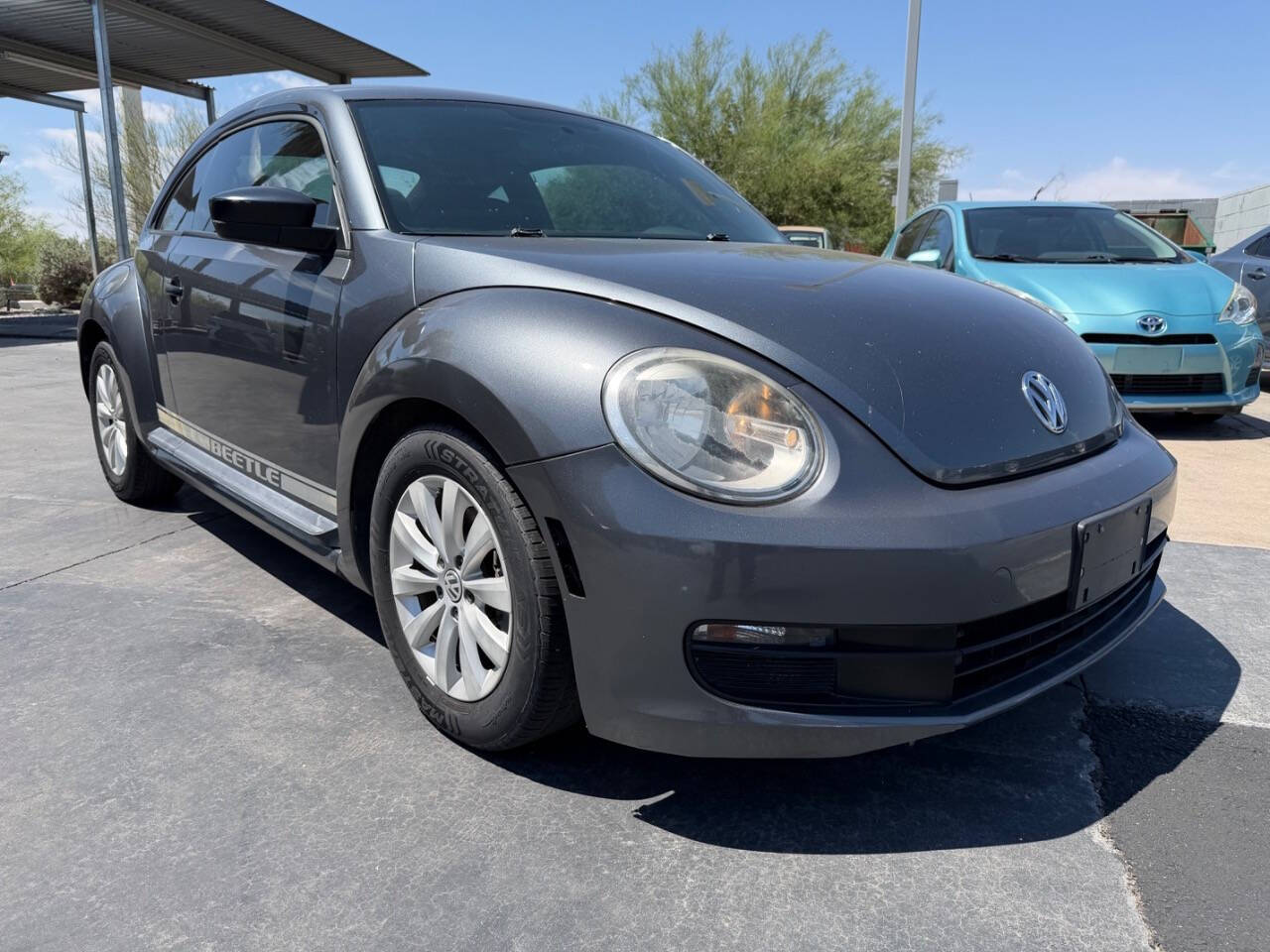 2014 Volkswagen Beetle image 1