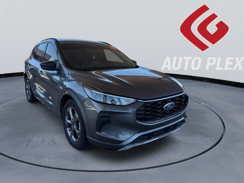2023 Ford Escape ST-Line image 1