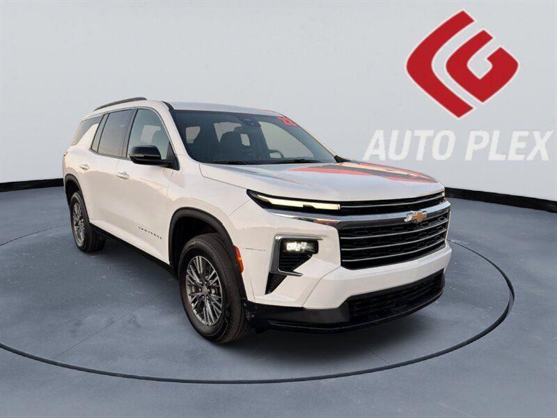 2025 Chevrolet Traverse AWD LT image 1