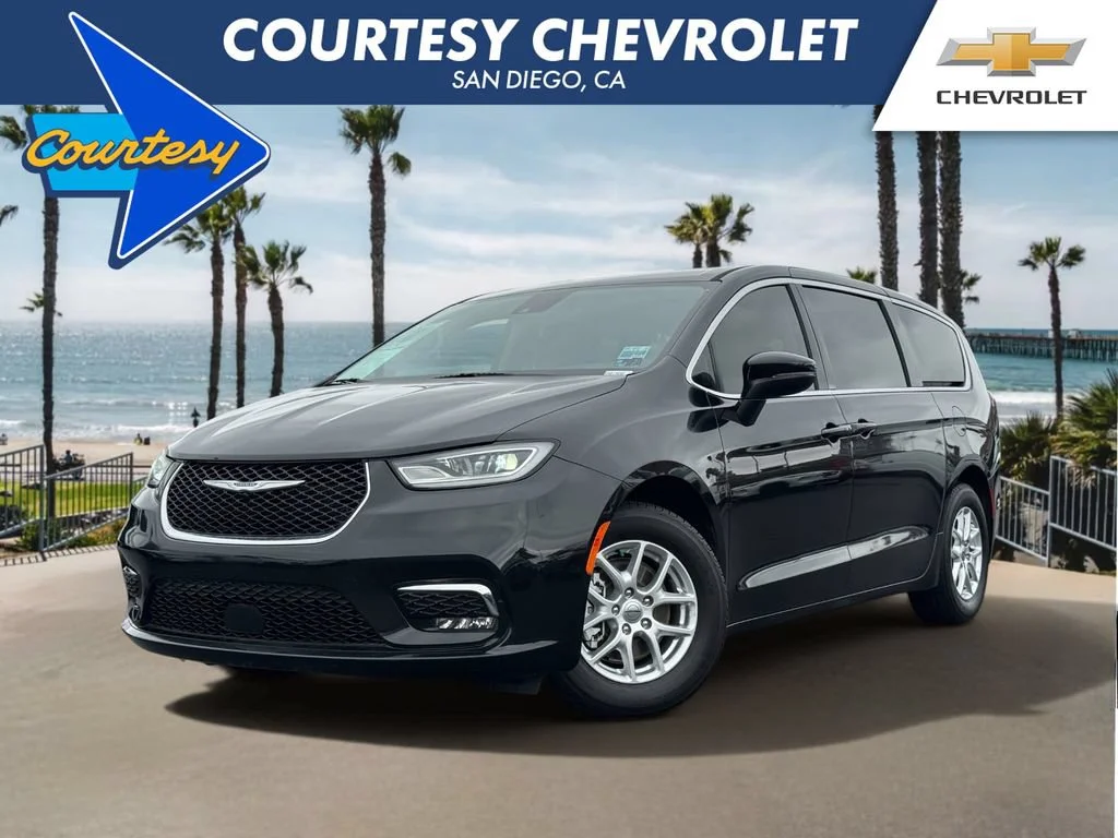 2023 Used Chrysler Pacifica image 1