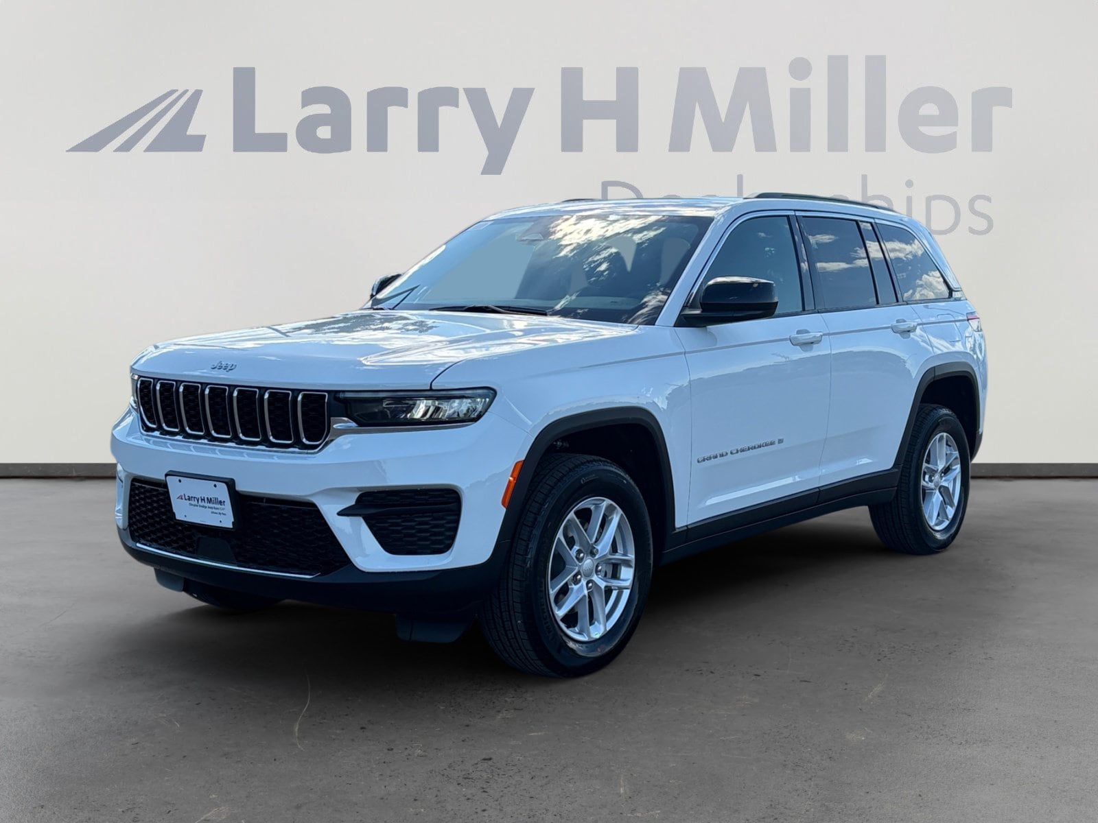 2026 New Jeep Grand Cherokee image 1