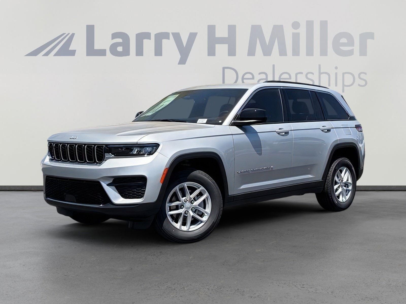 2026 New Jeep Grand Cherokee image 1