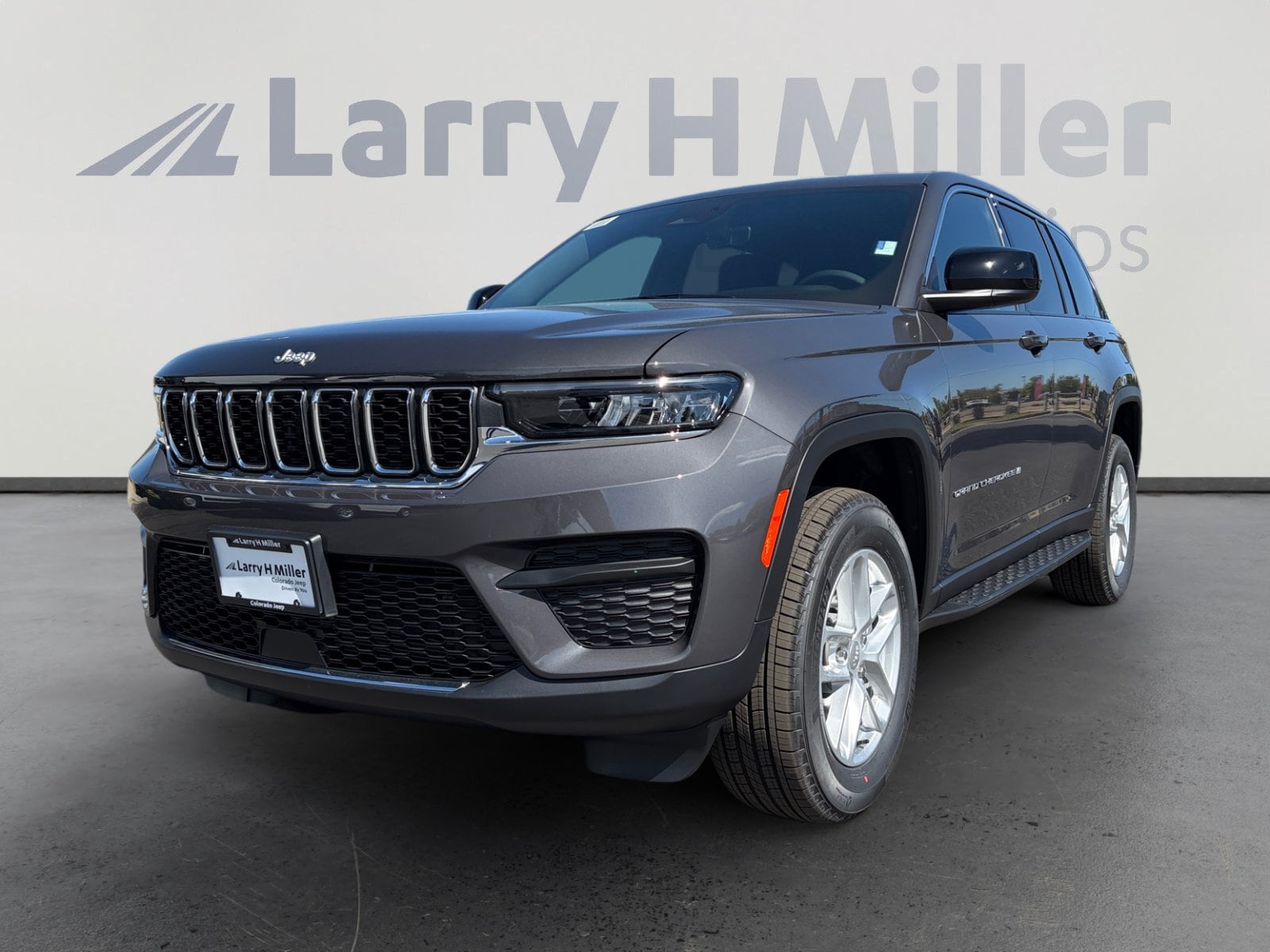 2026 New Jeep Grand Cherokee image 1