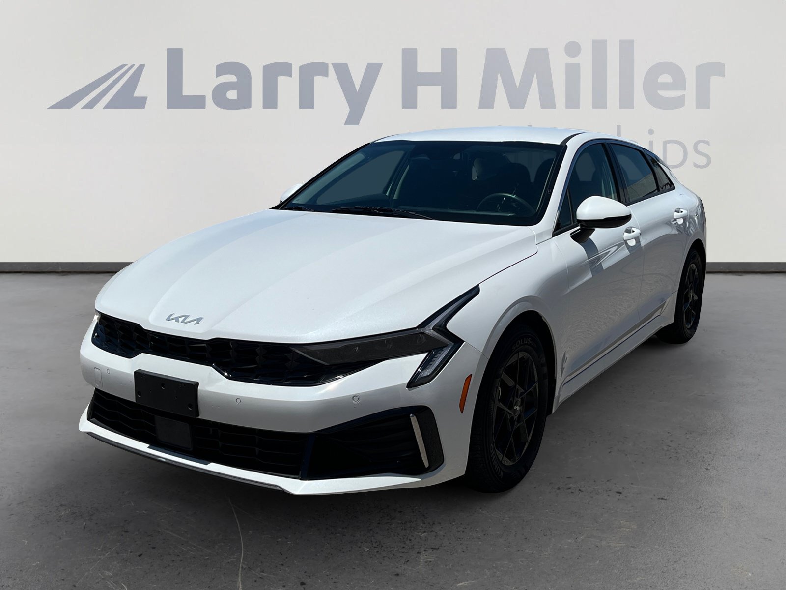 2025 Used Kia K5 image 1