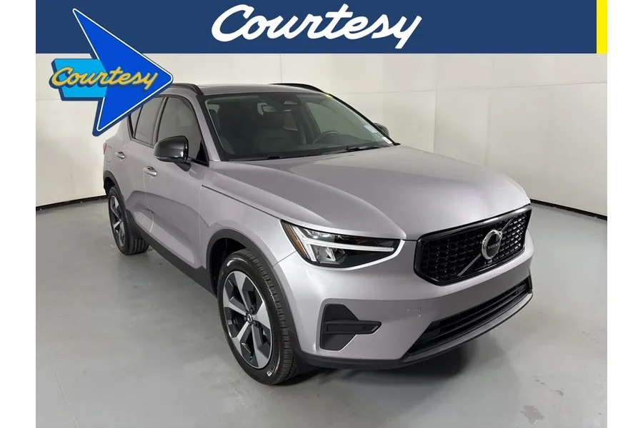 2026 New Volvo XC40