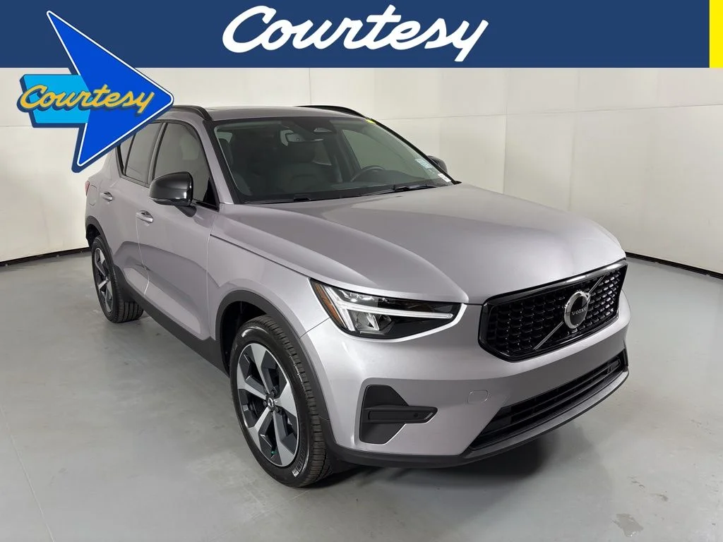 2026 New Volvo XC40 image 1