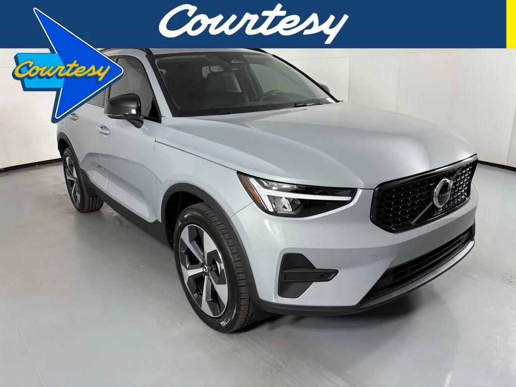 2026 New Volvo XC40 image 1