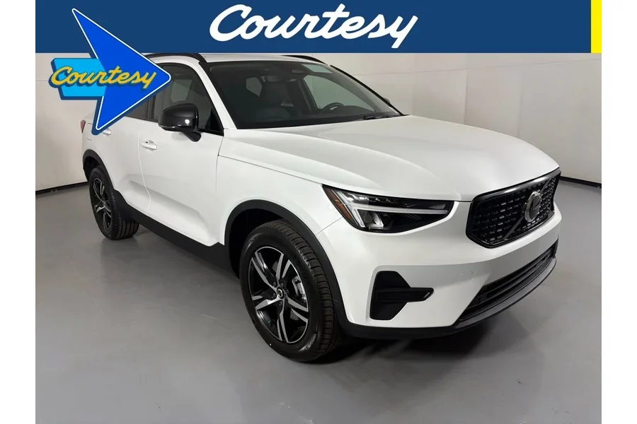 2026 New Volvo XC40