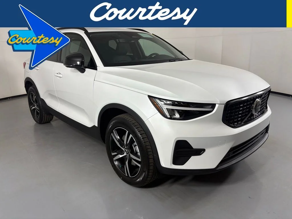 2026 New Volvo XC40 image 1