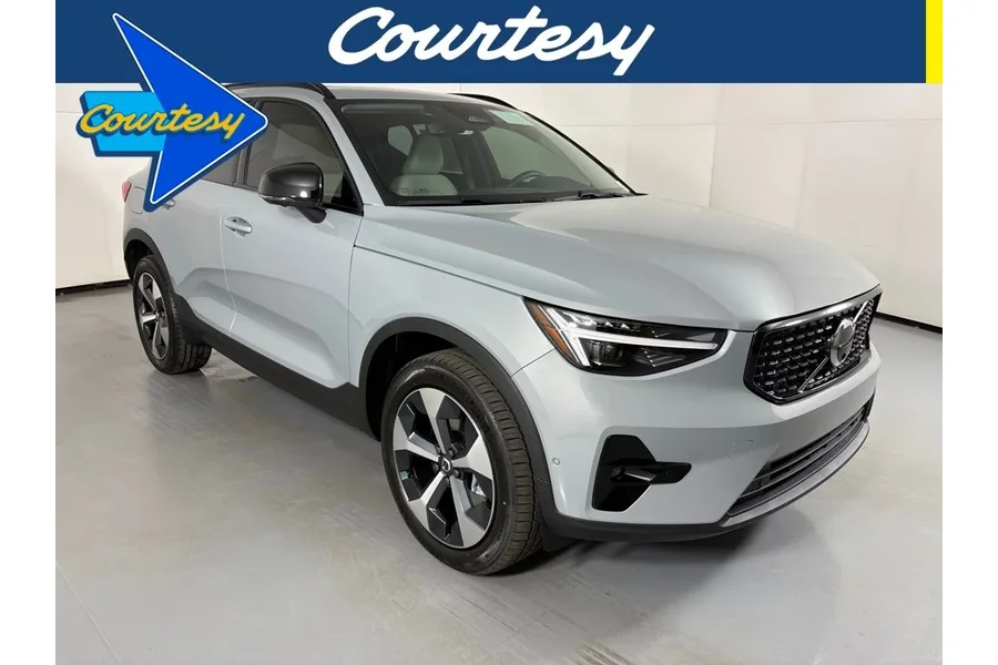 2026 New Volvo XC40