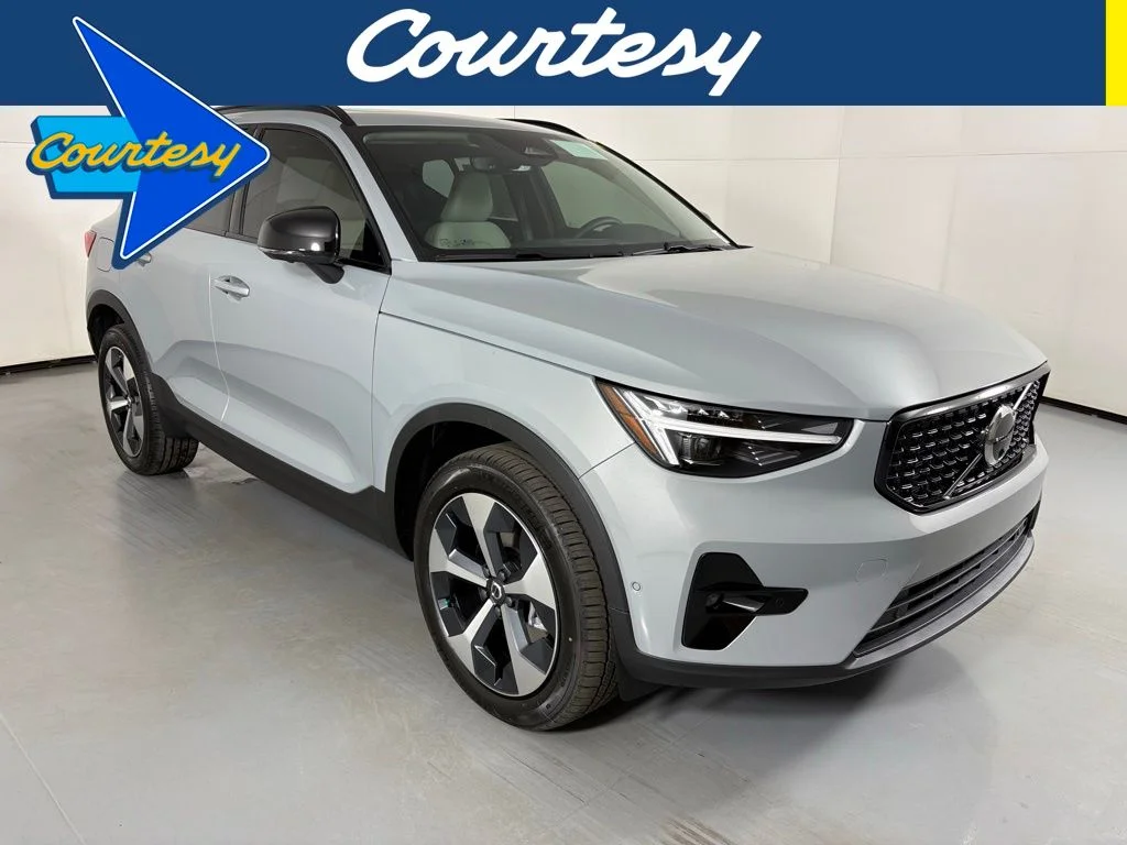 2026 New Volvo XC40 image 1