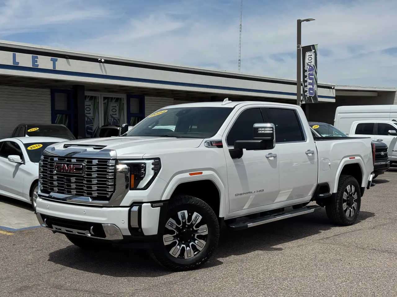 2024 Used GMC Sierra 2500HD Denali 4WD Crew Cab 159" image 1