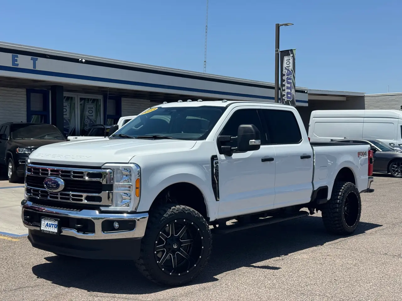 2023 Used Ford Super Duty F-250 SRW XLT 4WD Crew Cab 6.75' Box image 1
