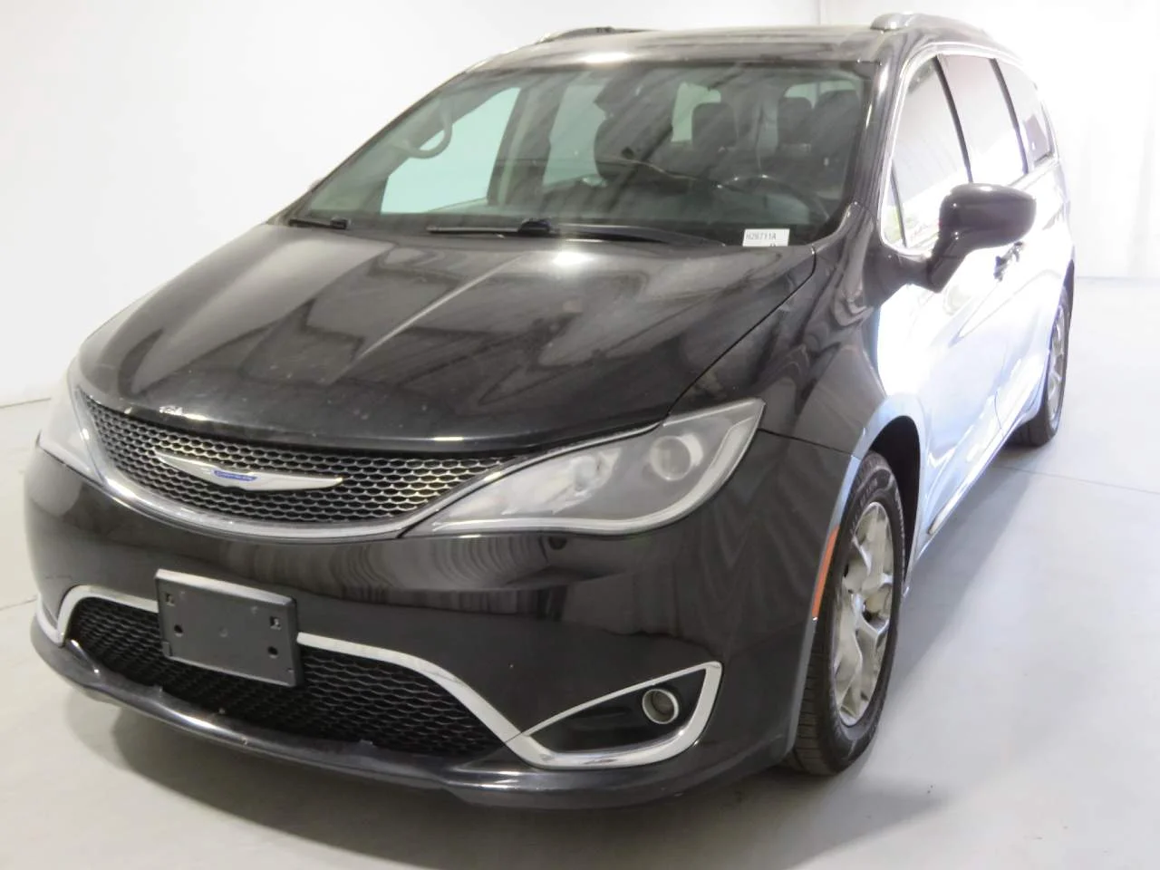 2019 Used Chrysler Pacifica image 1