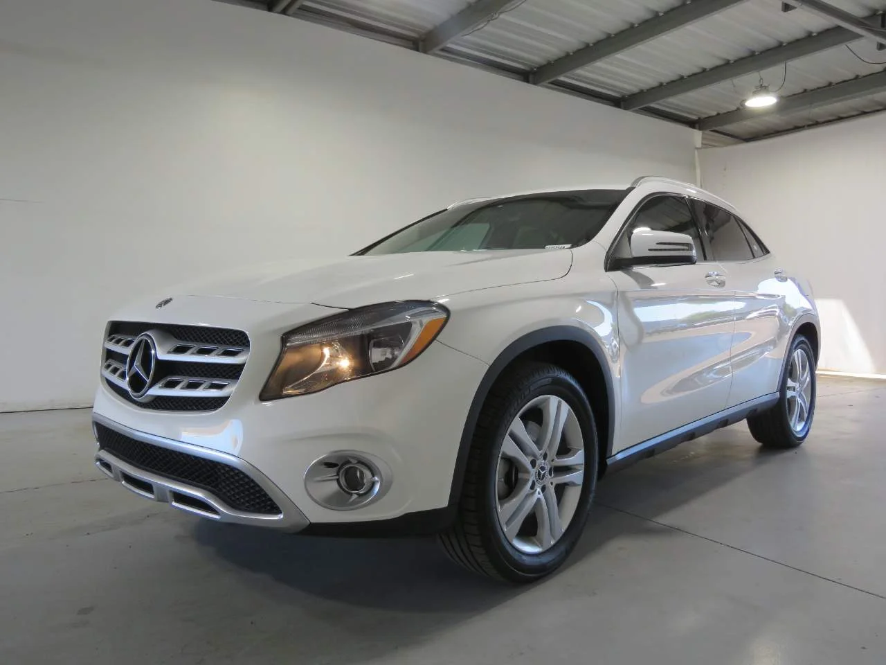 2020 Used Mercedes-Benz GLA image 1