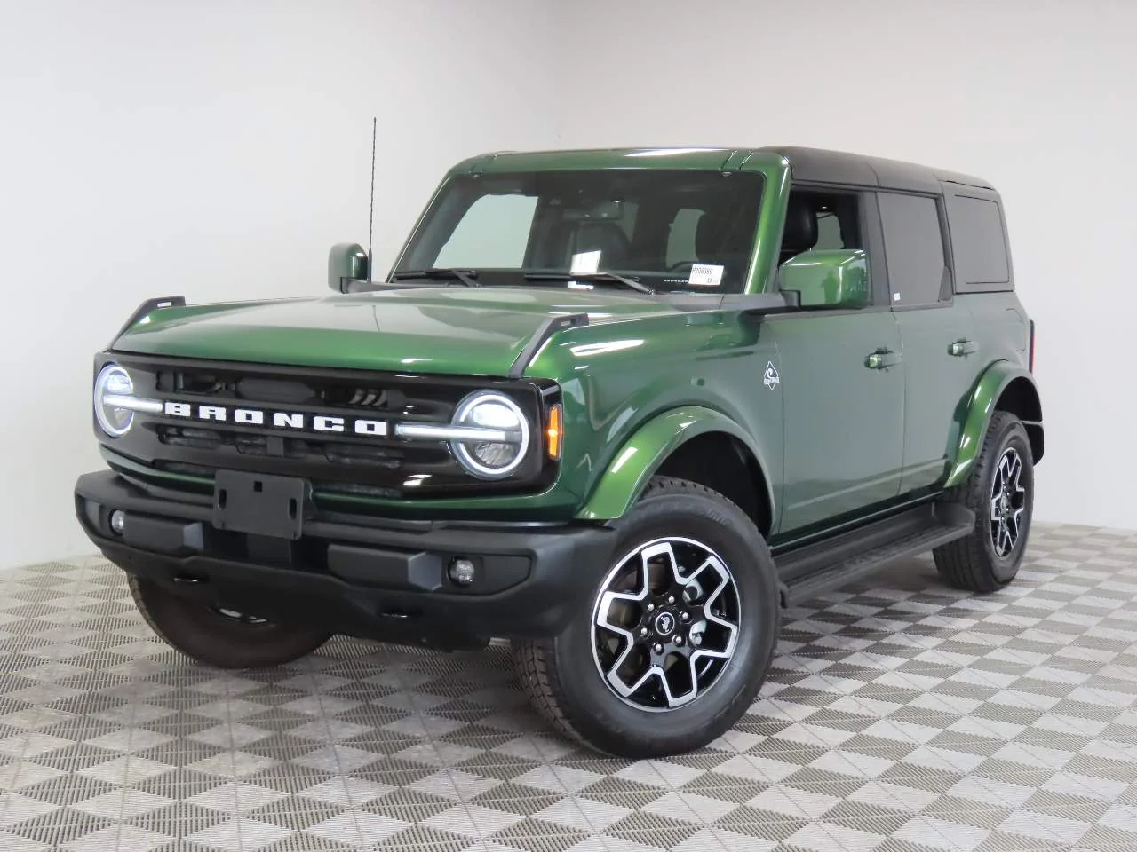 2025 Used Ford Bronco image 1