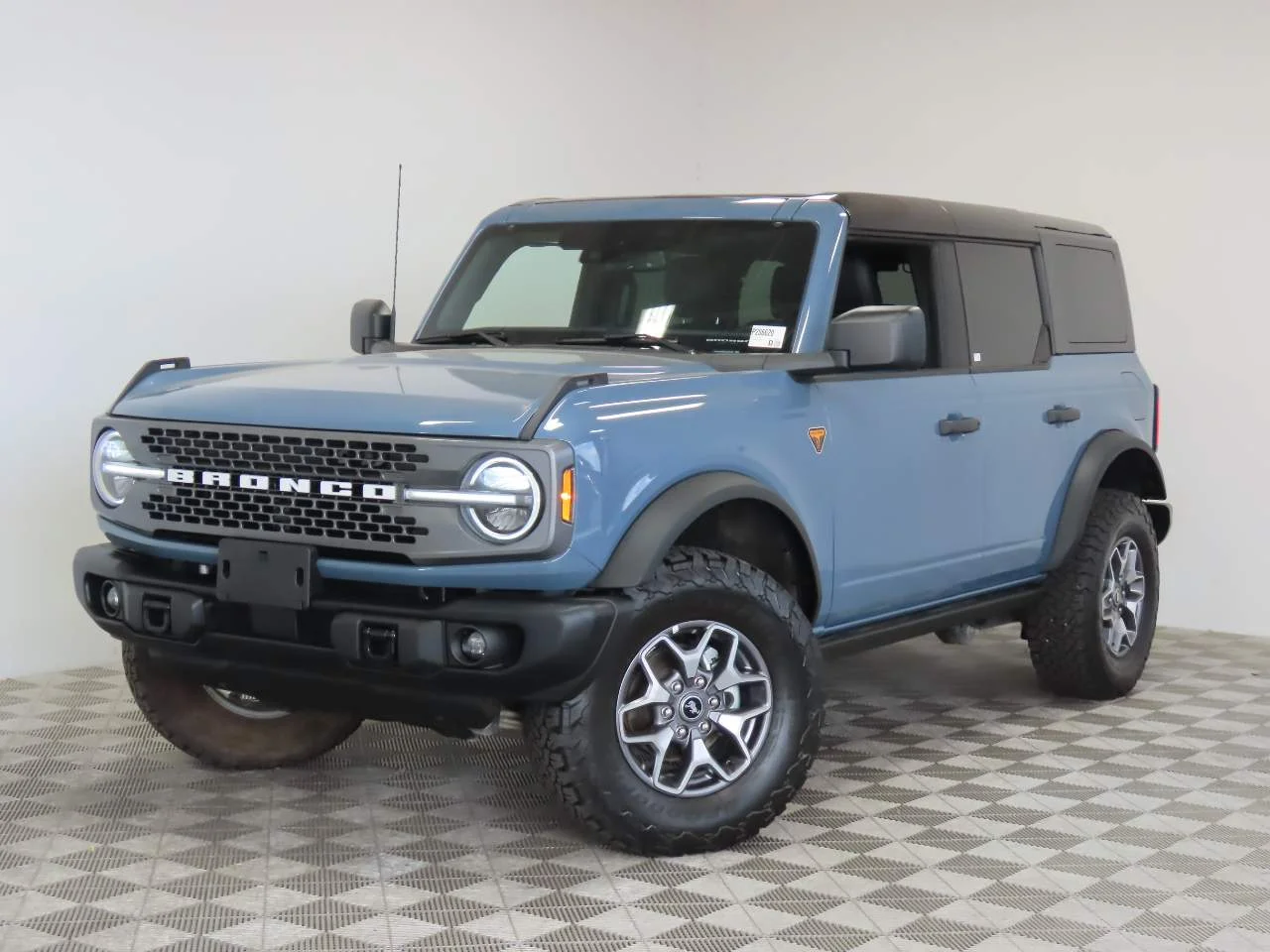 2025 Used Ford Bronco image 1