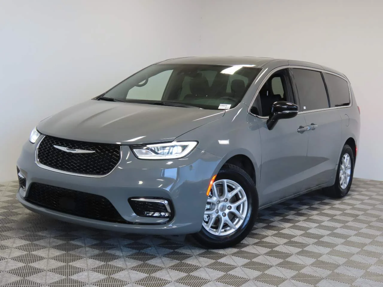 2025 Used Chrysler Pacifica image 1