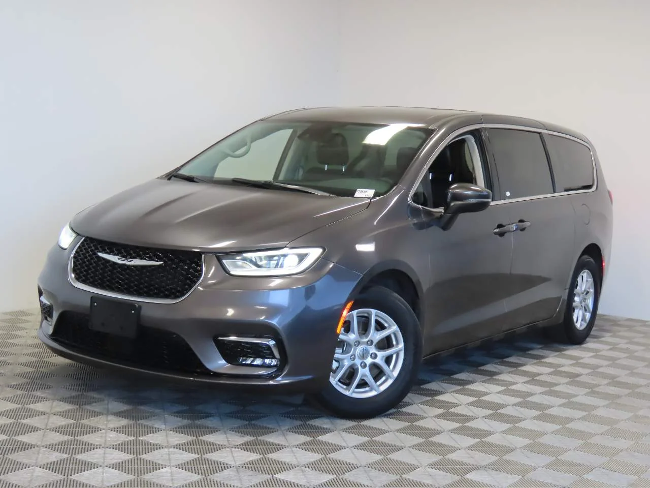 2023 Used Chrysler Pacifica image 1