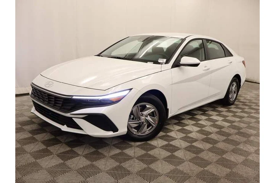 2026 New Hyundai Elantra SE