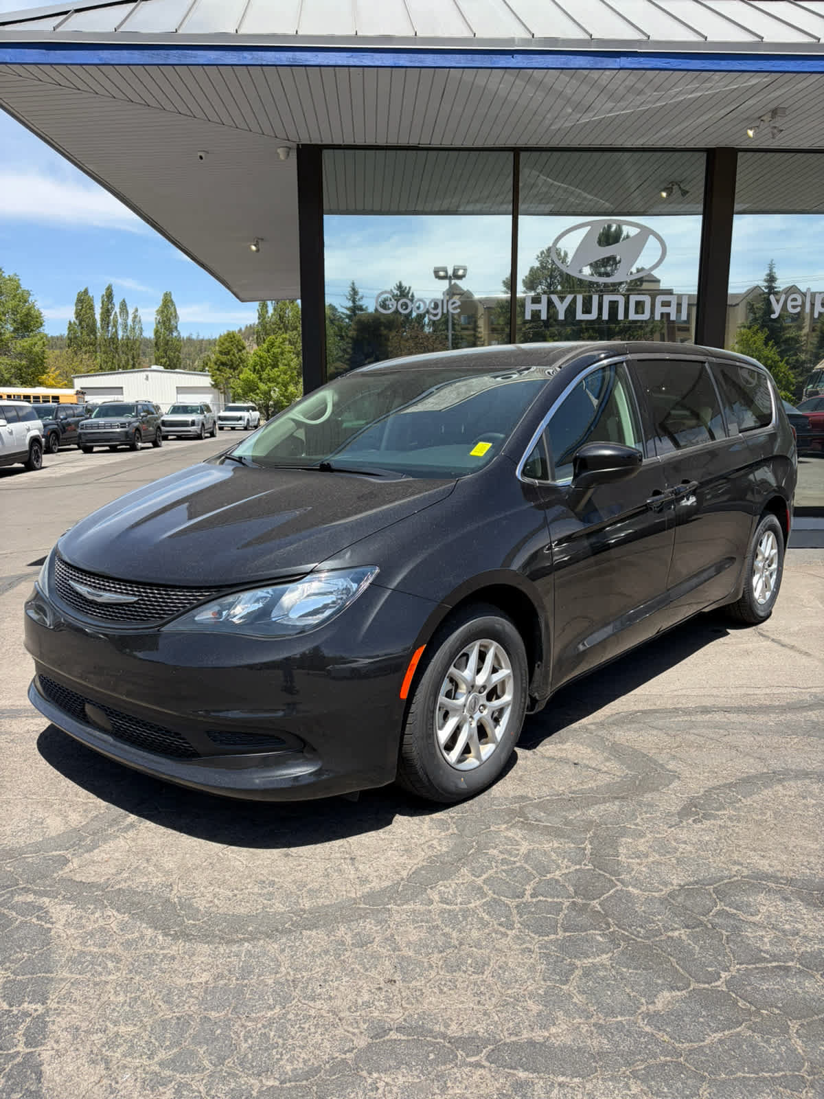 2023 Used Chrysler Voyager image 1