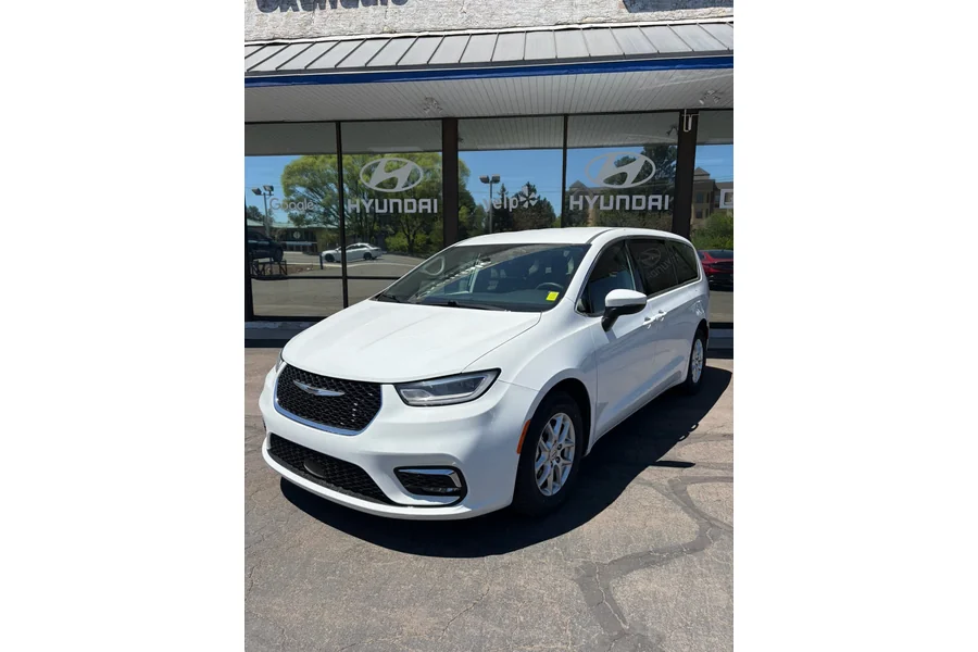 2023 Used Chrysler Pacifica