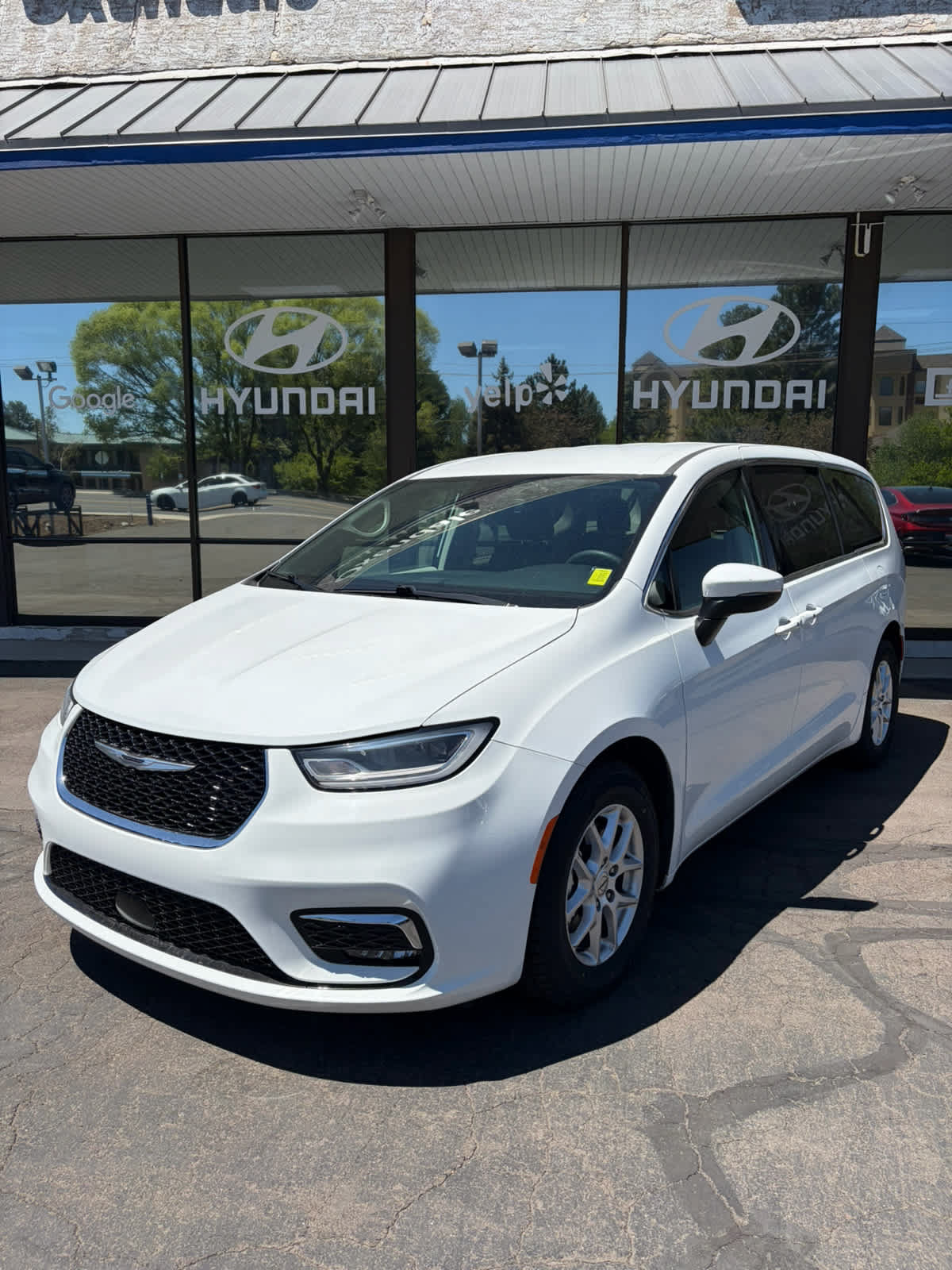 2023 Used Chrysler Pacifica image 1