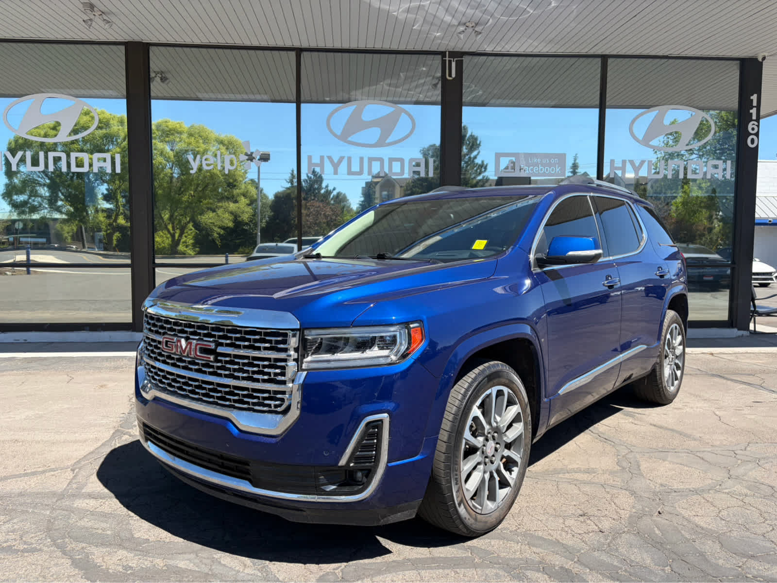 2023 Used GMC Acadia image 1