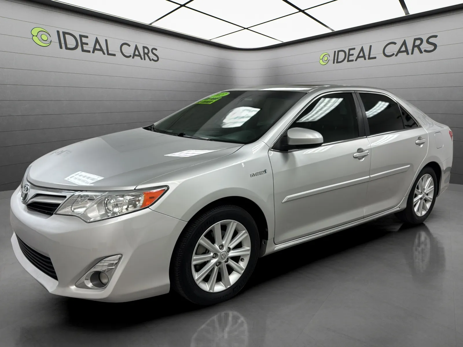 2013 Used Toyota Camry Hybrid image 1