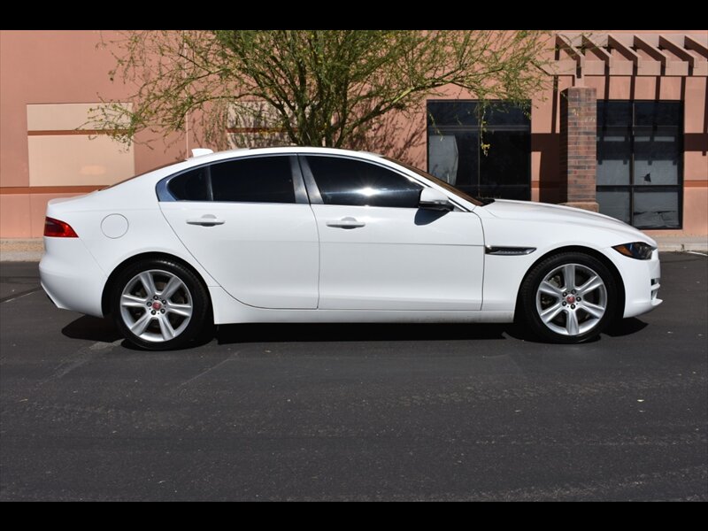 2019 Jaguar XE 30t Premium image 1
