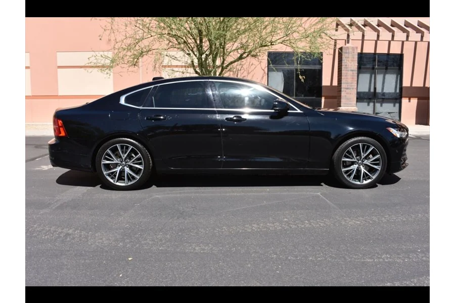 2017 Volvo S90 T5 Momentum